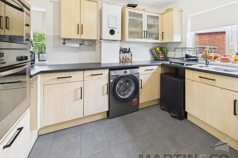 2 bedroom ground floor flat for sale, Kings Field, Bursledon