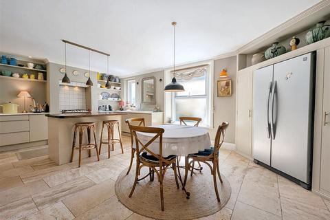 4 bedroom semi-detached house for sale, John Street, Ryde, PO33 2PY