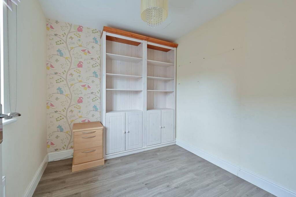 Walk-in wardrobe