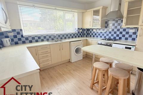 2 bedroom maisonette to rent, Gregory Court, Lenton