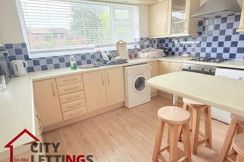 2 bedroom maisonette to rent, Gregory Court, Lenton
