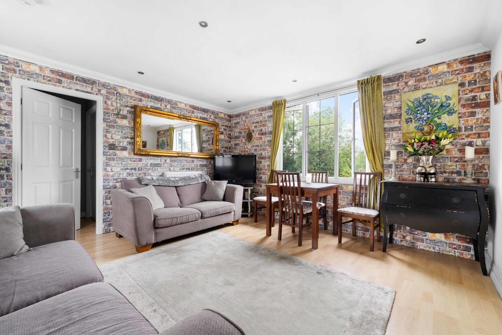 The Holkham, Vicars Cross, Chester CH3 5 NE, UK-