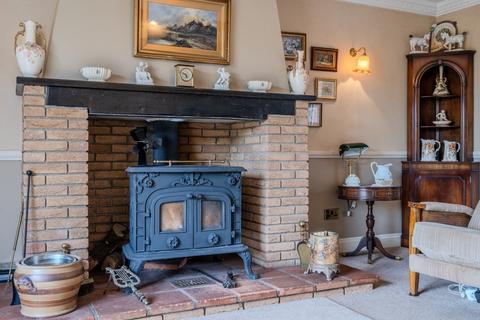 4 bedroom cottage for sale, Hevingham, Norwich