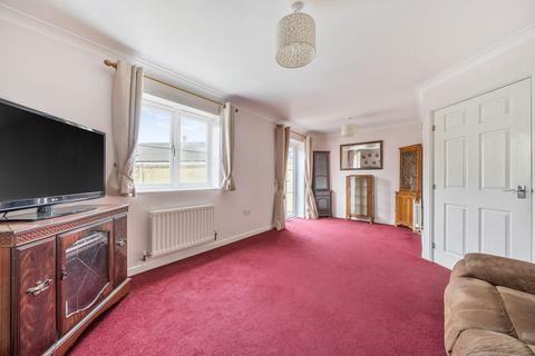 32 Pine Rise, Witney, OX28 1EY