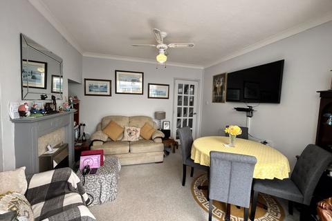3 bedroom semi-detached house for sale, Glan Y Mor Road, Penrhyn Bay
