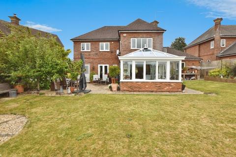 4 bedroom detached house for sale - Tanners Close, Winterbourne Earls *VIDEO TOUR*