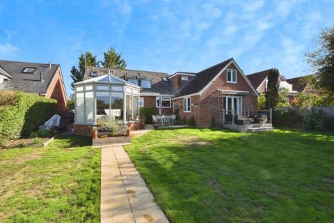 4 bedroom detached house for sale, Southampton Road, Whaddon
