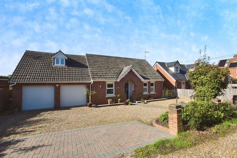 4 bedroom detached house for sale, Southampton Road, Whaddon