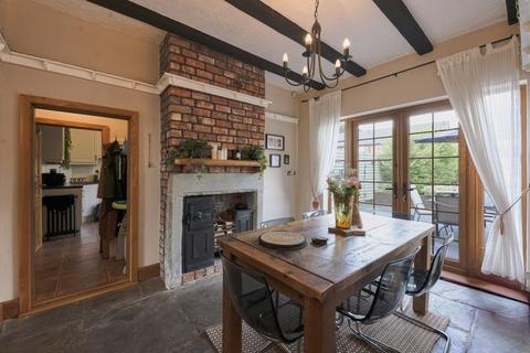 4 bedroom end of terrace house for sale, Preston Road, Wigan WN6