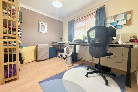 3 bedroom maisonette for sale, Elgar Path, High Town, Luton, Bedfordshire, LU2 7RJ