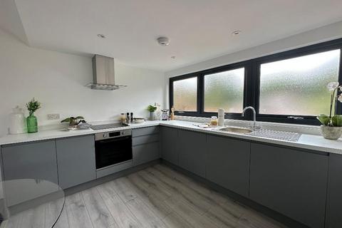 2 bedroom flat for sale, Whyteleafe Hill, Whyteleafe, CR3 0AG