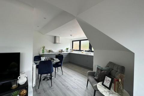 2 bedroom flat for sale, Whyteleafe Hill, Whyteleafe, CR3 0AG