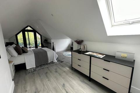 2 bedroom flat for sale, Whyteleafe Hill, Whyteleafe, CR3 0AG