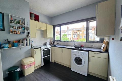 1 bedroom flat for sale, Tyrrel Drive, Southend-on-Sea, Essex, SS1 2LN