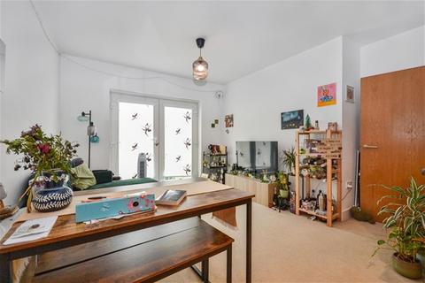 2 bedroom flat for sale, Centurion Court, Camp Road, St. Albans