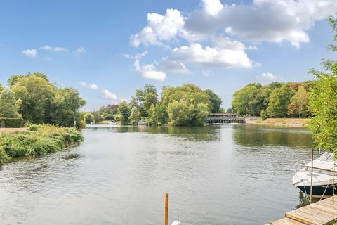 2 bedroom apartment for sale, Weir Court, Thames Street, Weybridge