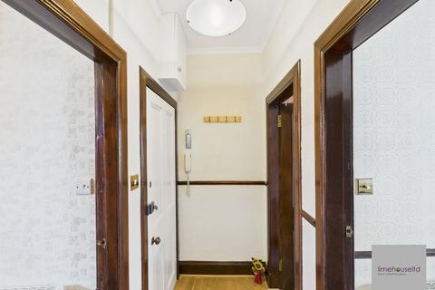 2 bedroom flat to rent, Esslemont Avenue, Aberdeen AB25