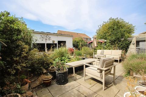 4 bedroom detached house for sale, Douglas Road, Bedford, Bedfordshire, MK41