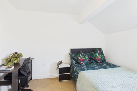 1 bedroom in a house share to rent, Kenneth McKee