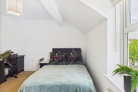 1 bedroom in a house share to rent, Kenneth McKee