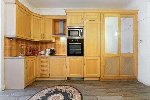 2 bedroom flat to rent, Queens Gate, SW7