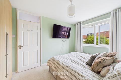 16 Clarence Close, Chelmsford, CM2 6SE
