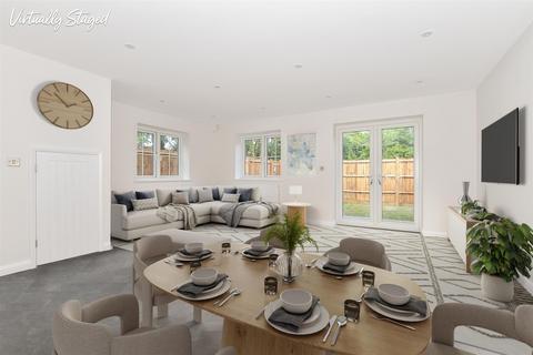 4 bedroom terraced house for sale, Dynamo Close, High Street, Headcorn, Ashford, Kent