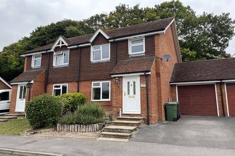 3 bedroom house to rent, Speckled Wood Road, Basingstoke