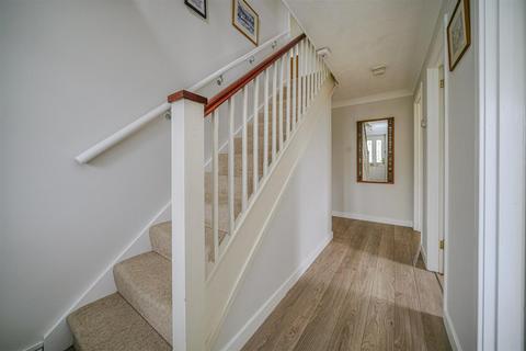 4 bedroom detached house for sale, Hillfield Road, Hemel Hempstead, Hertfordshire, HP2 4AB