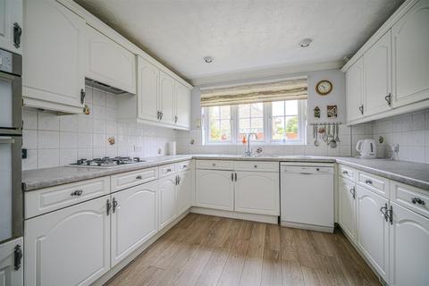 4 bedroom detached house for sale, Hillfield Road, Hemel Hempstead, Hertfordshire, HP2 4AB