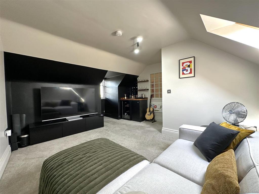 Multi-Functional Fourth Bedroom 981