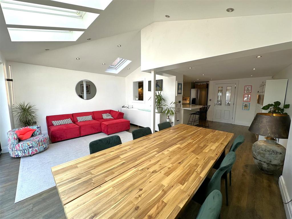 Living/Dining Area 154
