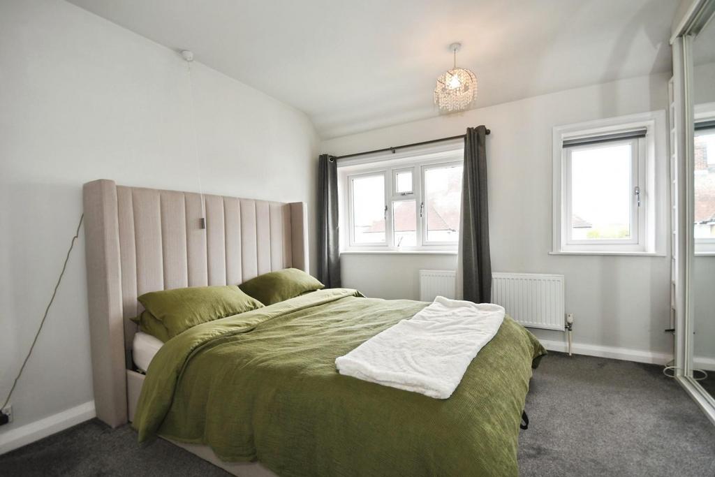BEDROOM 1 03.jpg