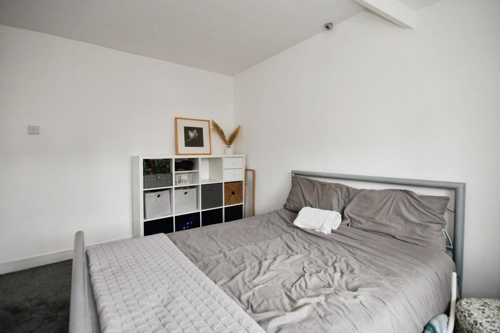 BEDROOM 2 02.jpg