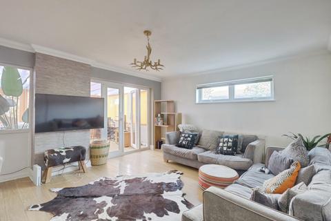 3 bedroom semi-detached house for sale, Ness Road, Southend-on-sea, SS3