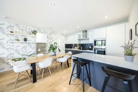 2 bedroom flat for sale, Pages Walk, London SE1