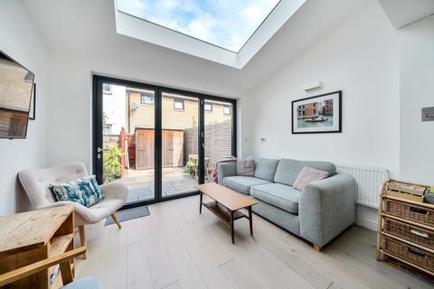 10 Trothy Road, London, SE1 5RR