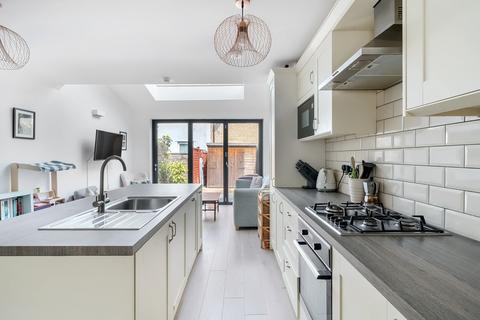 10 Trothy Road, London, SE1 5RR
