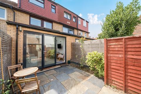 10 Trothy Road, London, SE1 5RR