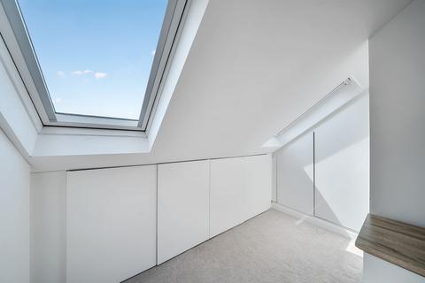 10 Trothy Road, London, SE1 5RR