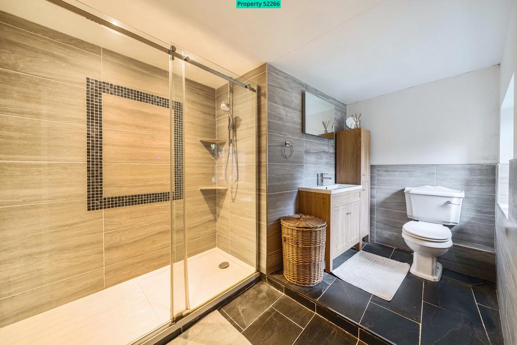 House Bedroom 1 Ensuite