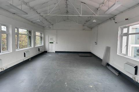 Industrial unit to rent, Forest Rd Ilford IG6 3HJ
