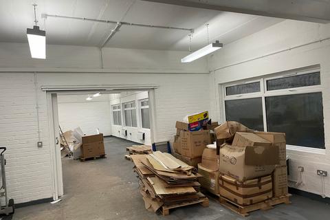 Industrial unit to rent, Forest Rd Ilford IG6 3HJ