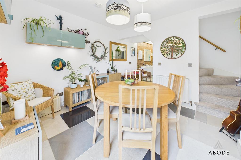 CAM04913 G0-PR0064-STILL013.jpg