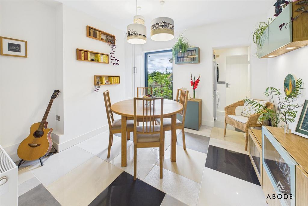 CAM04913 G0-PR0064-STILL015.jpg