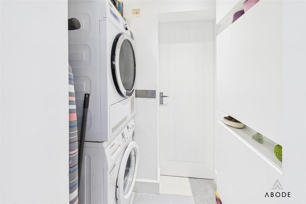 CAM04913 G0-PR0064-STILL012.jpg