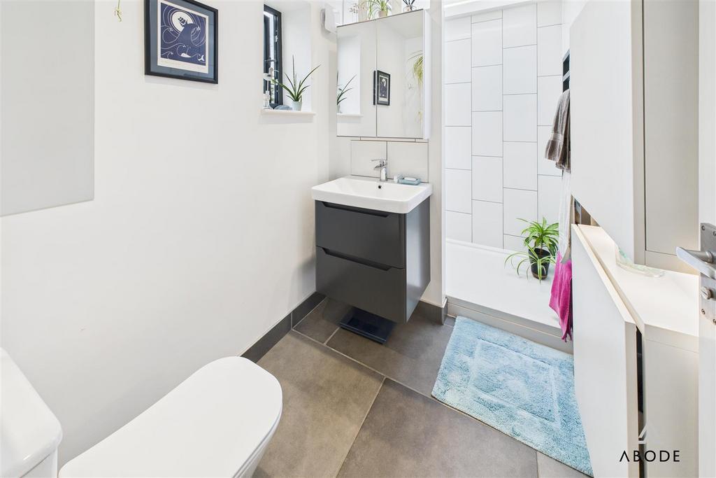 CAM04913 G0-PR0064-STILL009.jpg