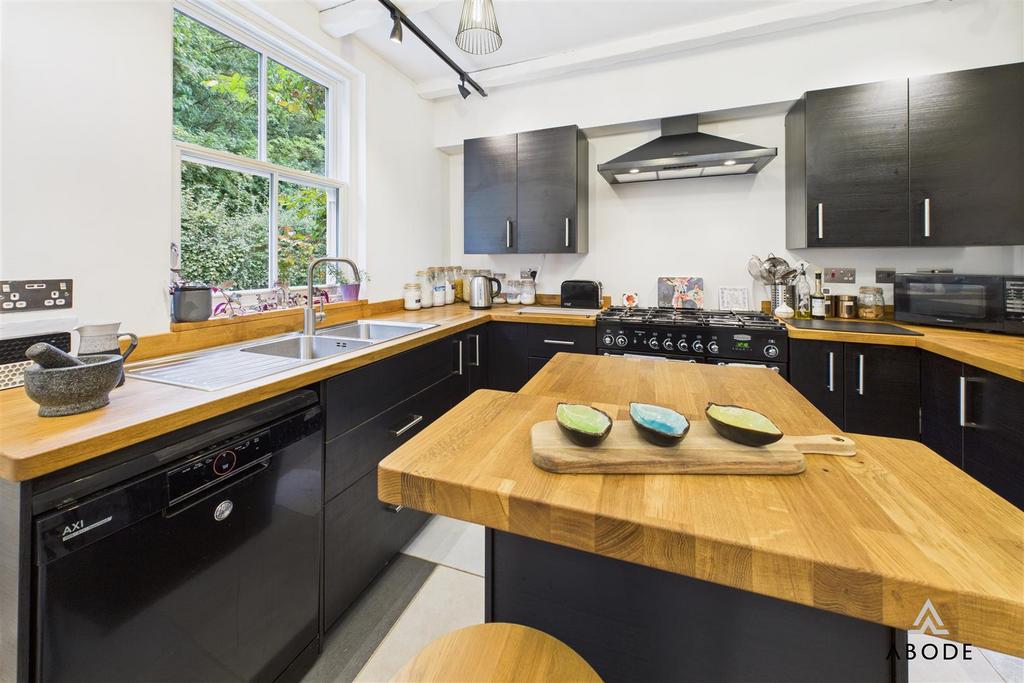 CAM04913 G0-PR0064-STILL018.jpg