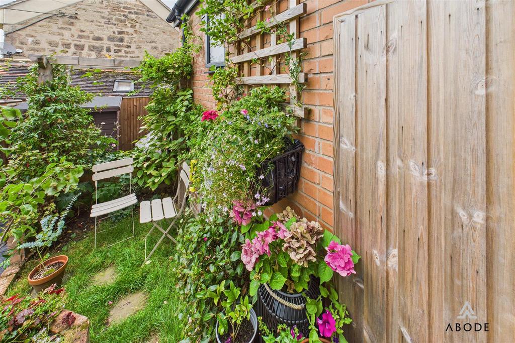 CAM04913 G0-PR0064-STILL006.jpg