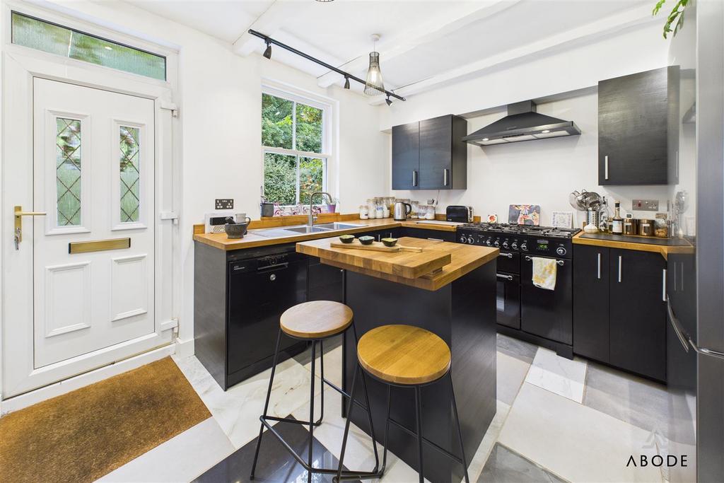 CAM04913 G0-PR0064-STILL022.jpg